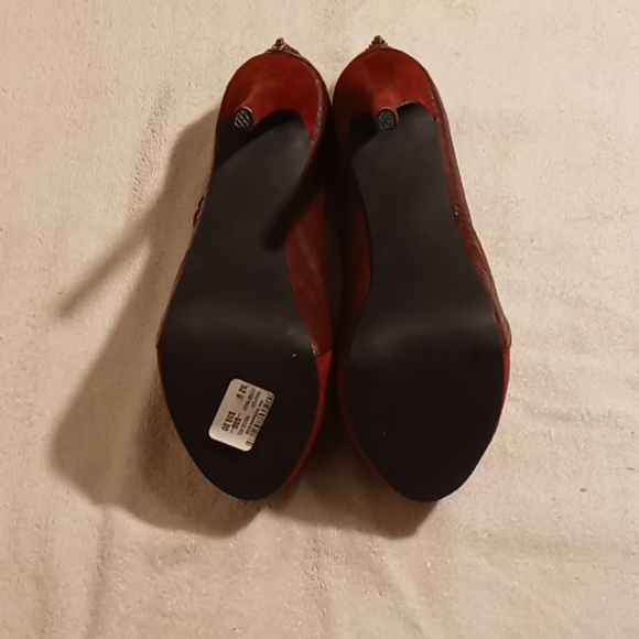 Penny loves kenny shoe size 9. - Picture 6 of 6